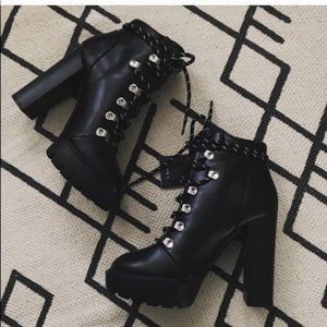 Zara Lace Up Lugsole Heel Chunky Booties in Black size 6